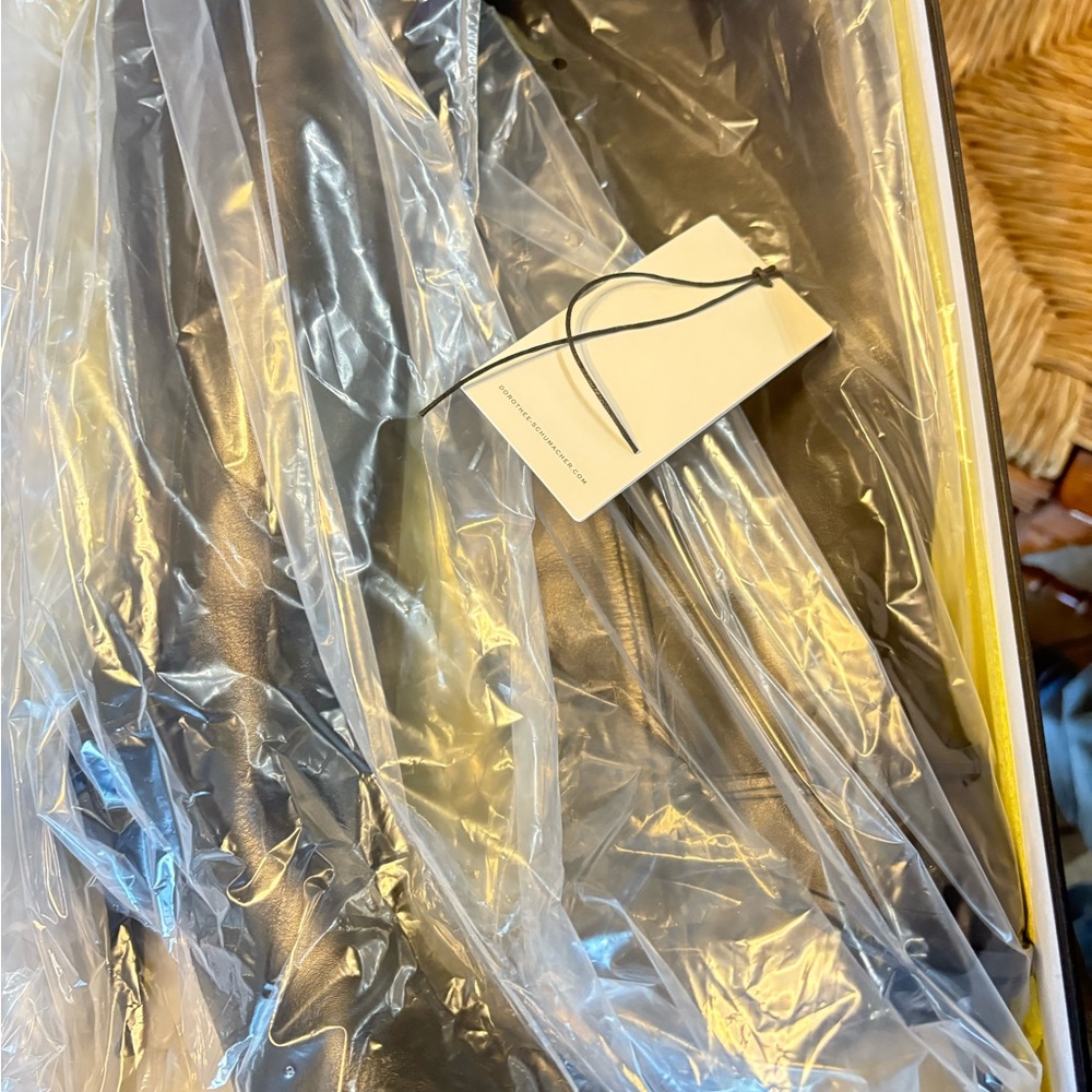 DOROTHEE SCHUMACHER
On Point Leather Knee-high Boots In Schwar - Picture 9 of 11